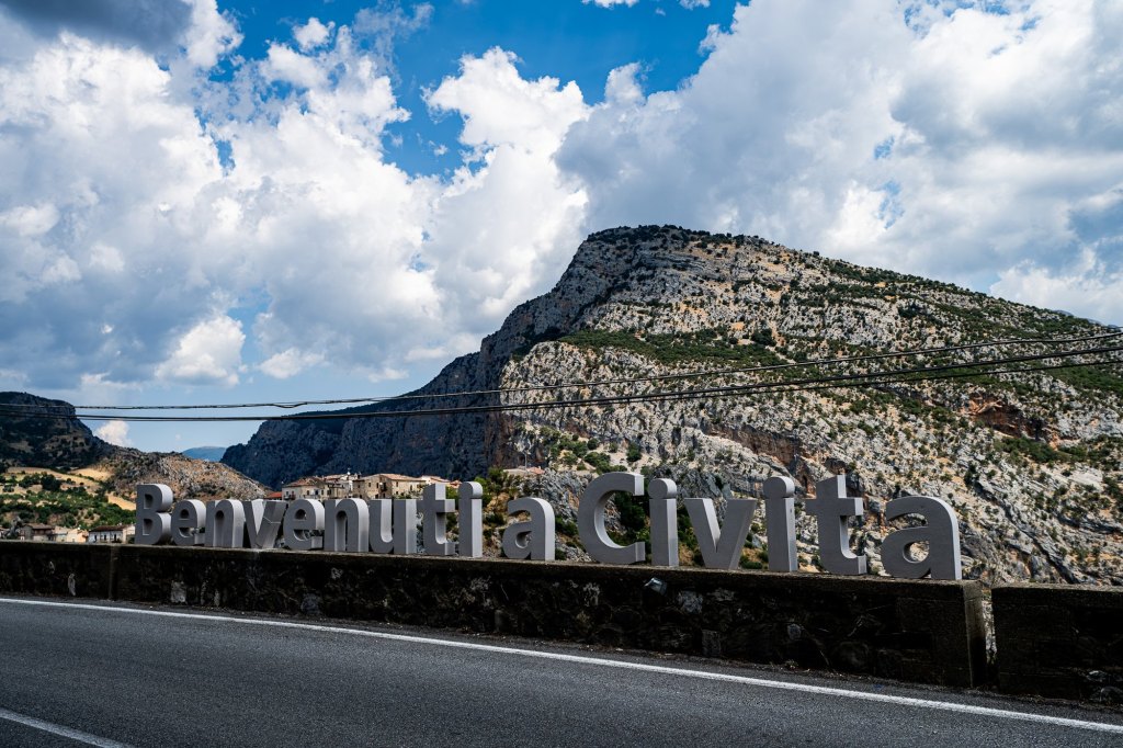 Benvenuti a civita sign, Calabria